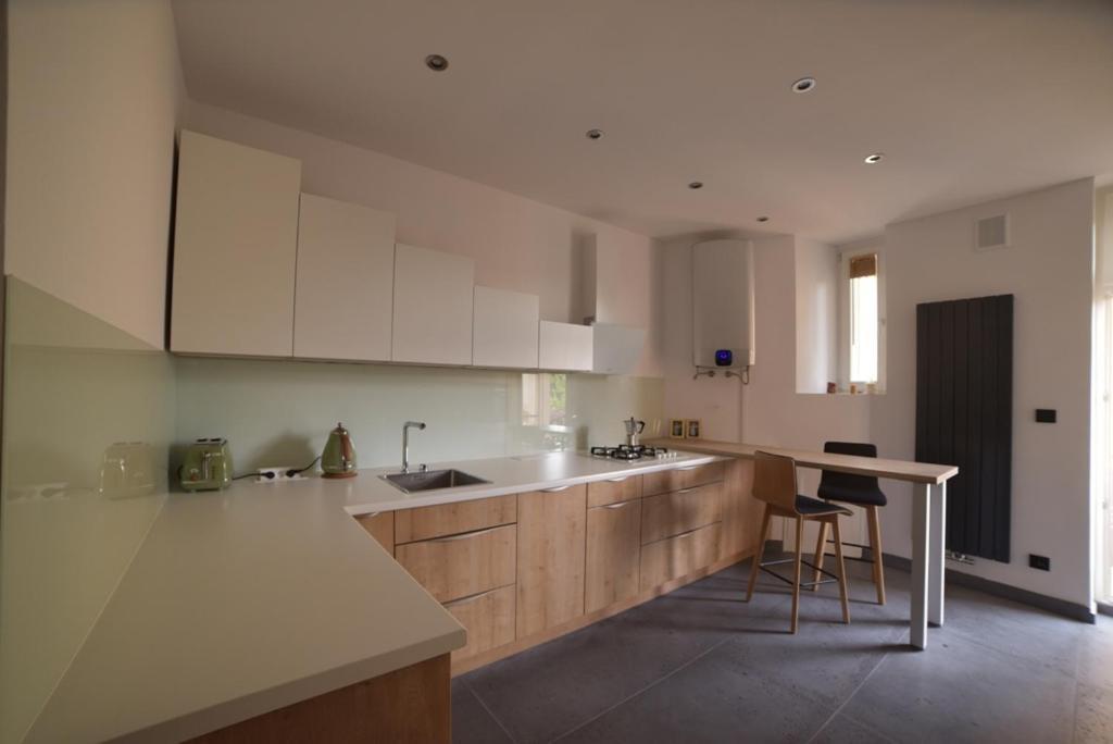 Apartment Designer 110m2 With King Size Beds&equipped Kitchen